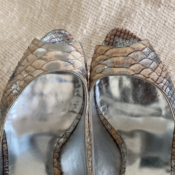 Gorgeous Marciano Snakesin Peeptoe High Heel Leather Pumps 6.5 US - Picture 11 of 11